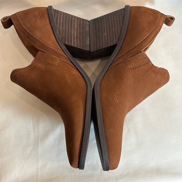 LUCKY BRAND Sz 9.5 Vennia Slip-On Almond Toe Stacked Heel Suede Booties NEW - Picture 5 of 10